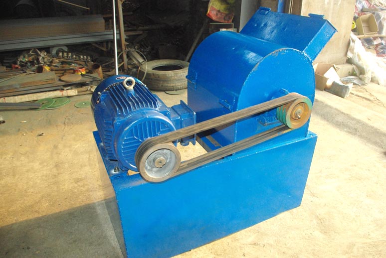 粉餅機(jī)，碎餅機(jī)，大餅打碎機(jī)，花生茶籽大豆餅粉碎機(jī)